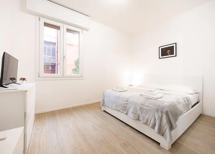 Princi House, Centre * بولونيا