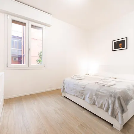 Princi House, Centre * ボローニャ