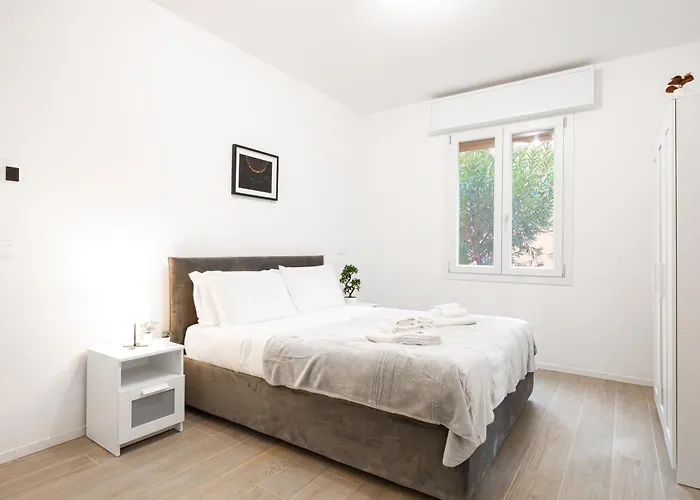 Princi House, Centre *