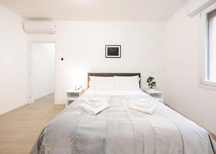 Princi House, Centre *