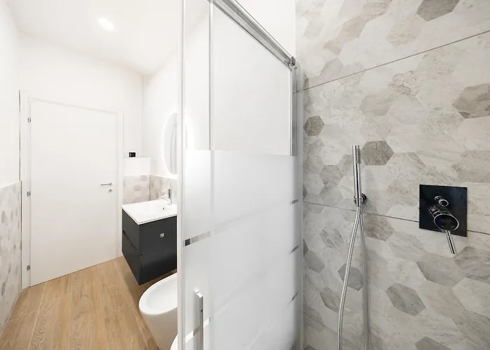 Princi House, Centre *